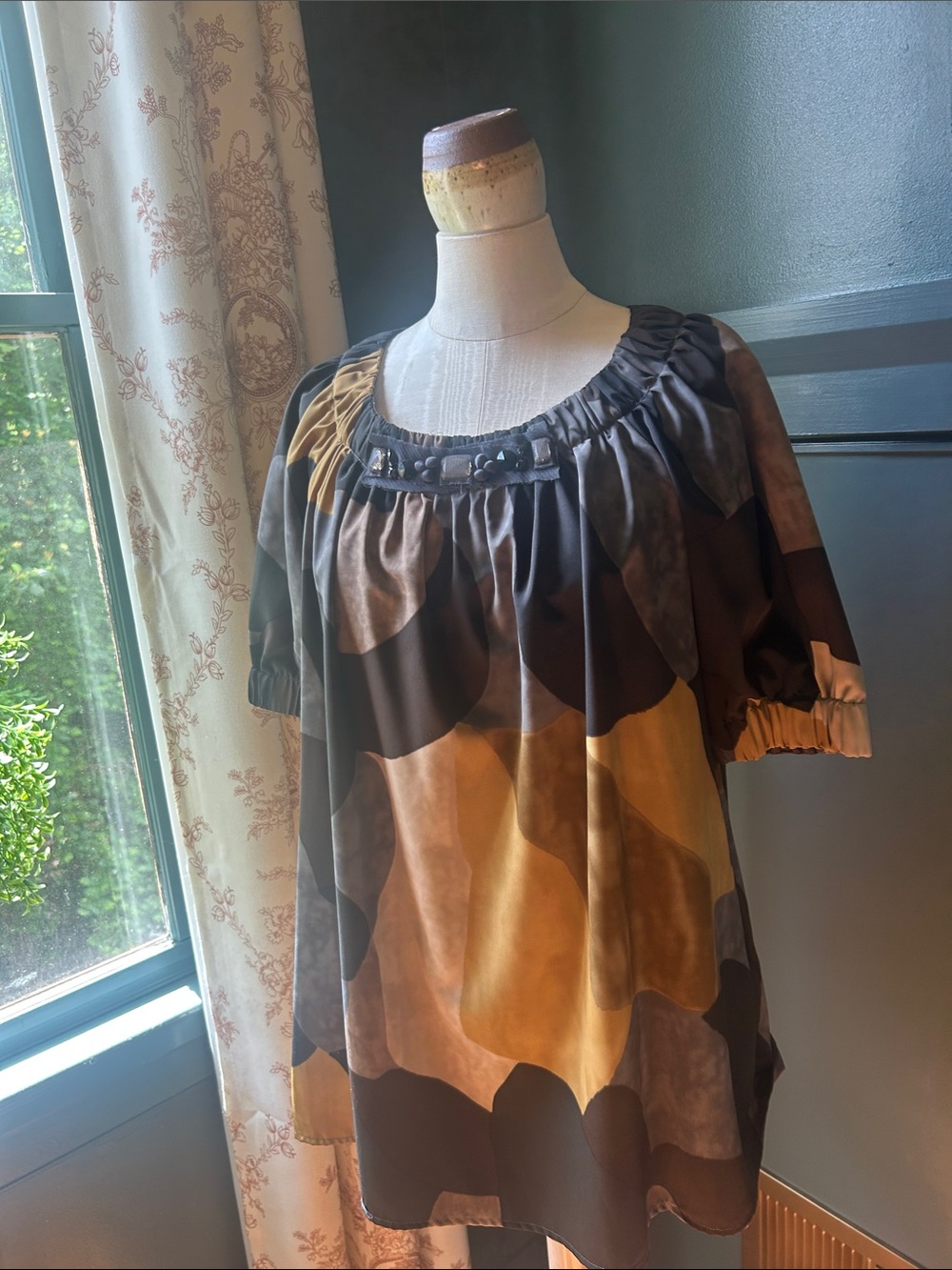 Simply Vera Wang Brown & Tan Abstract Satin Peasant Blouse